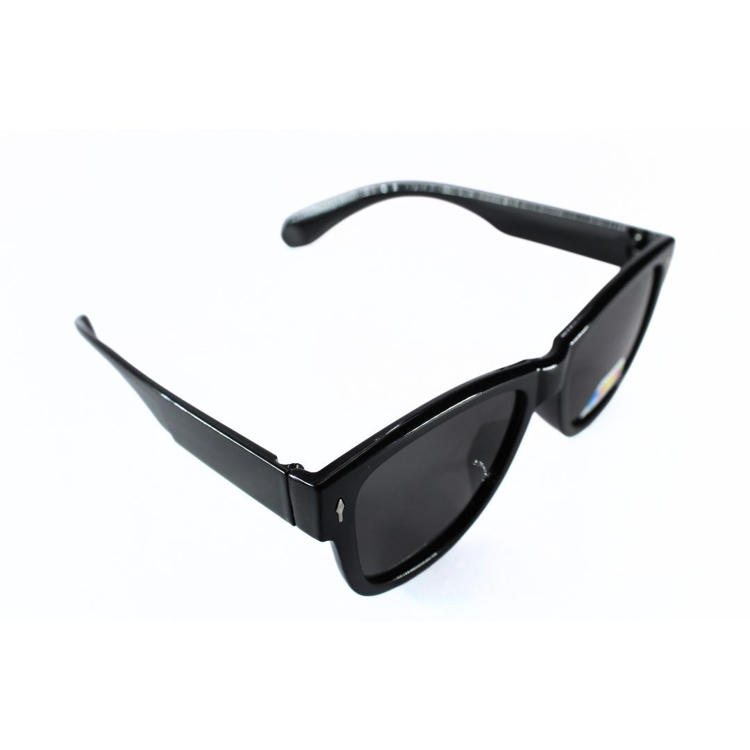 Jubleelens Wayfarer Glossy Black Sunglasses: Stylish and Functional, with the Added Benefit of UV Protection